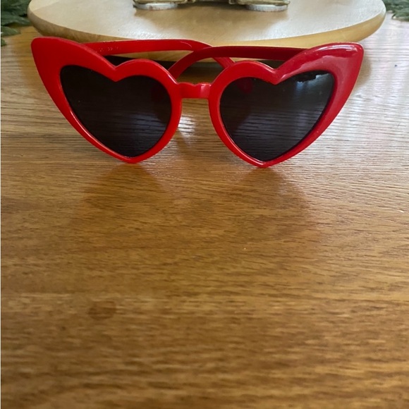 NEW RED HEART SUNGLASSES - Picture 1 of 1